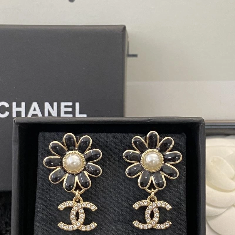 Lightweight Chanel Earrings 229716