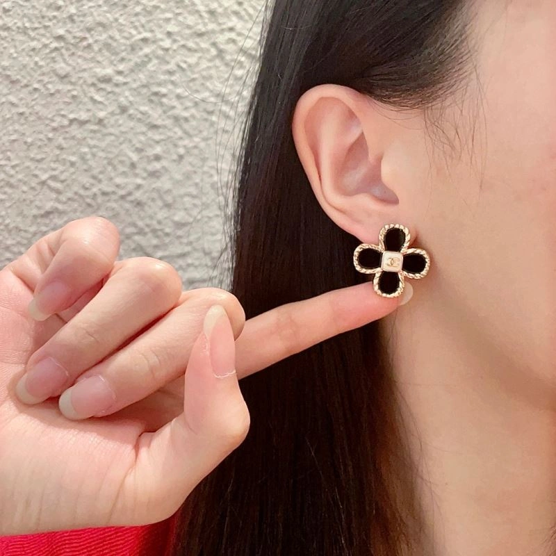 Chanel Earrings Sporty 229665