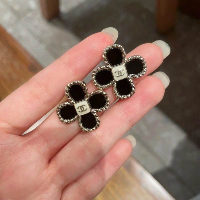 Chanel Earrings Sporty 229665