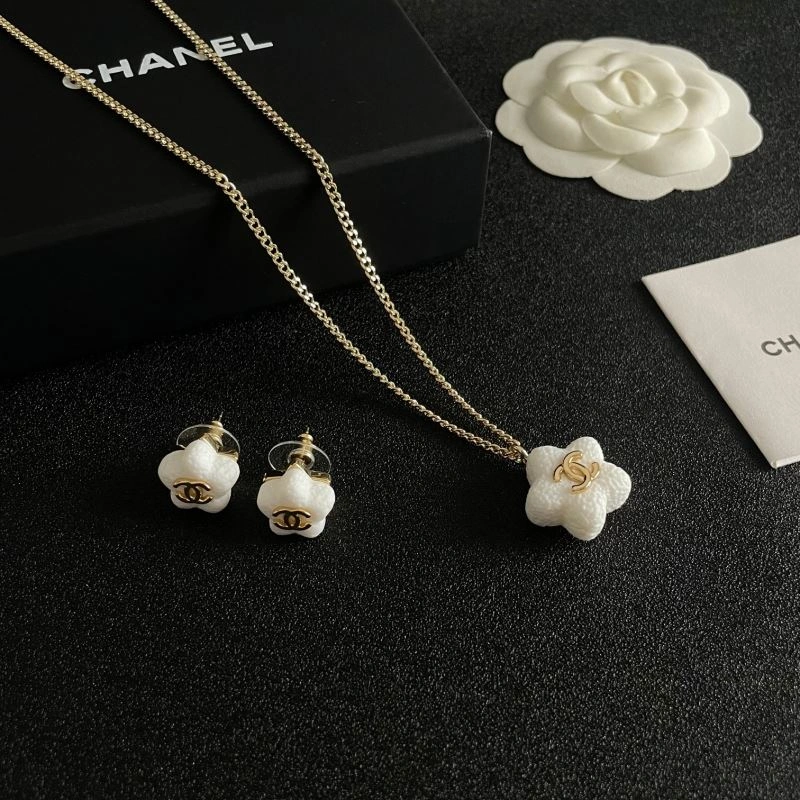 Effortless Chanel Earrings 229655
