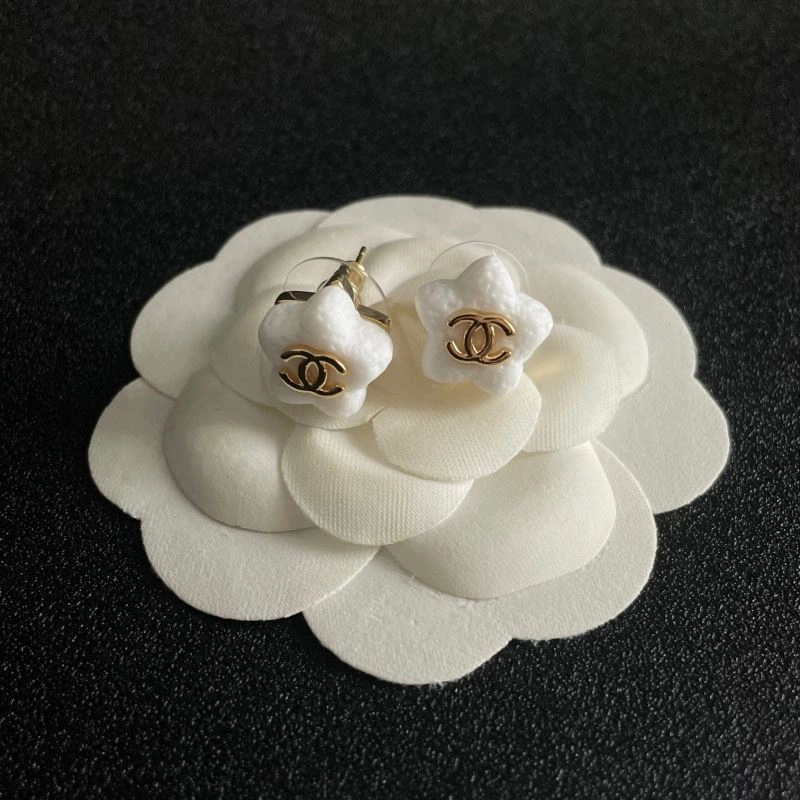 Effortless Chanel Earrings 229655