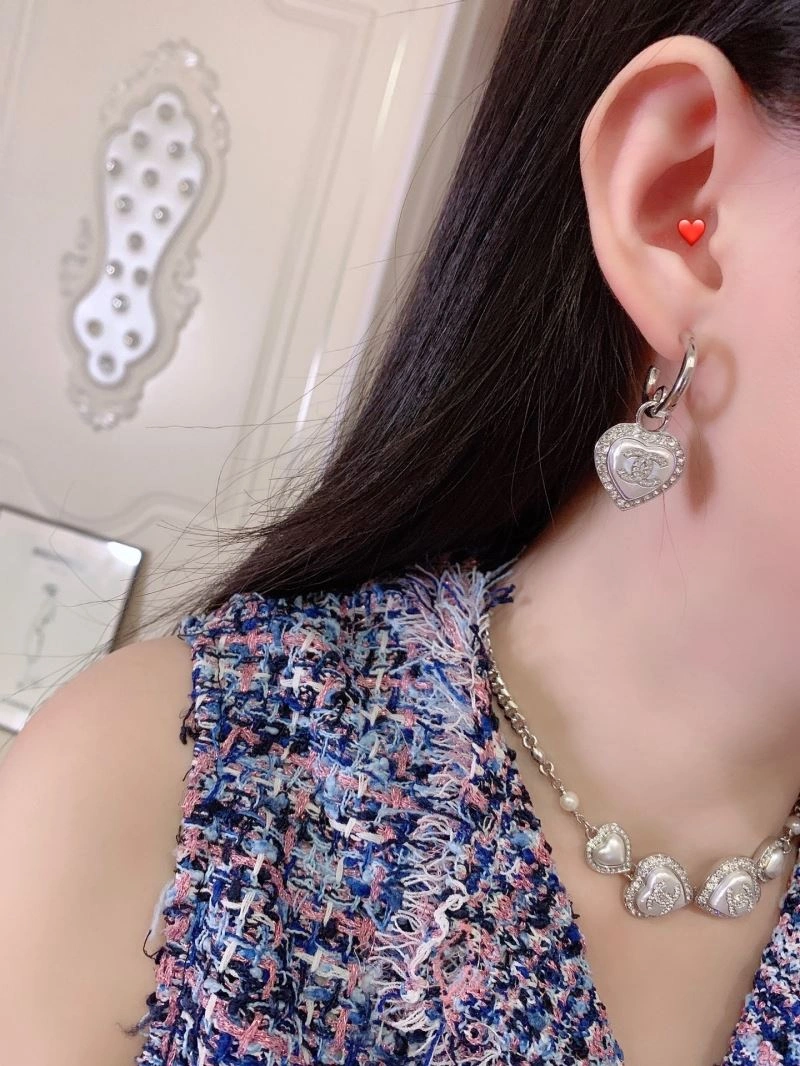 Compact Chanel Earrings 229697