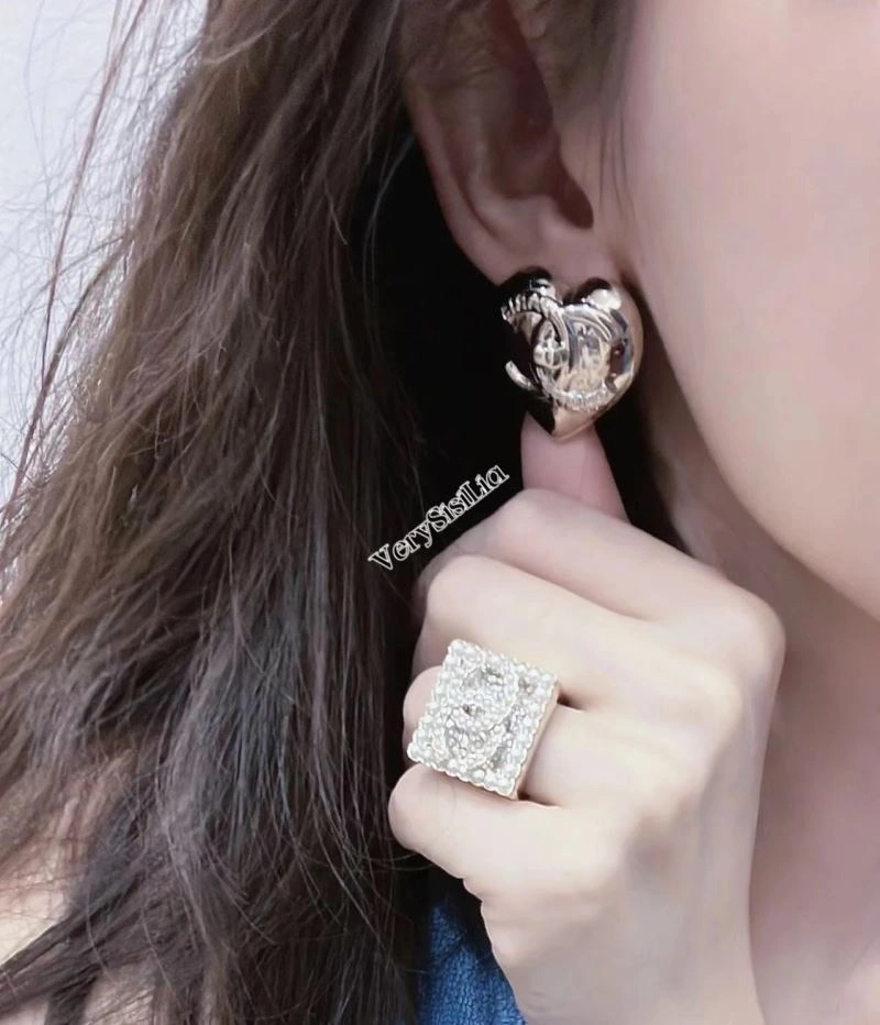 Chanel Earrings Refined 229122