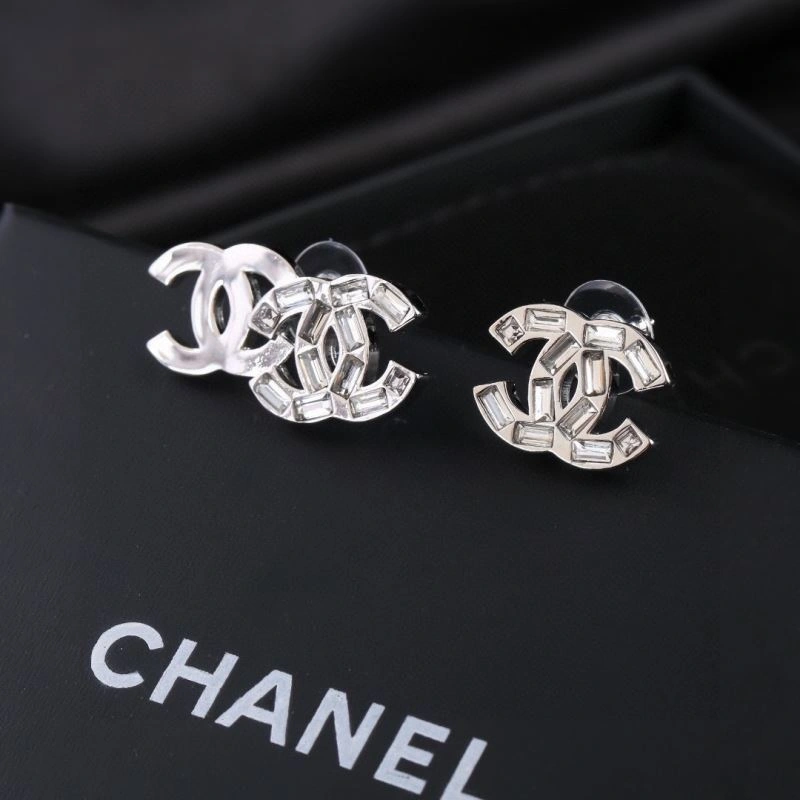 Fashionable Chanel Earrings 229154