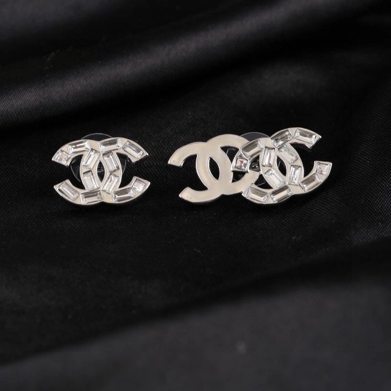 Fashionable Chanel Earrings 229154