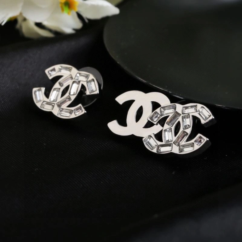 Fashionable Chanel Earrings 229154