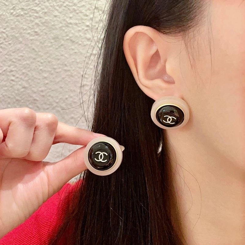 Unique Chanel Earrings 229034