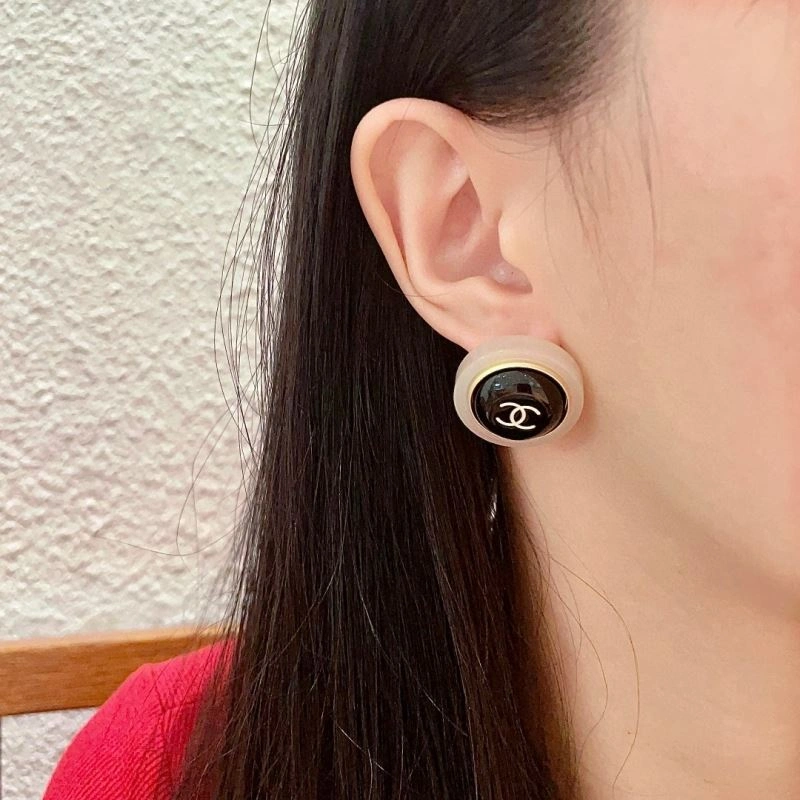 Unique Chanel Earrings 229034