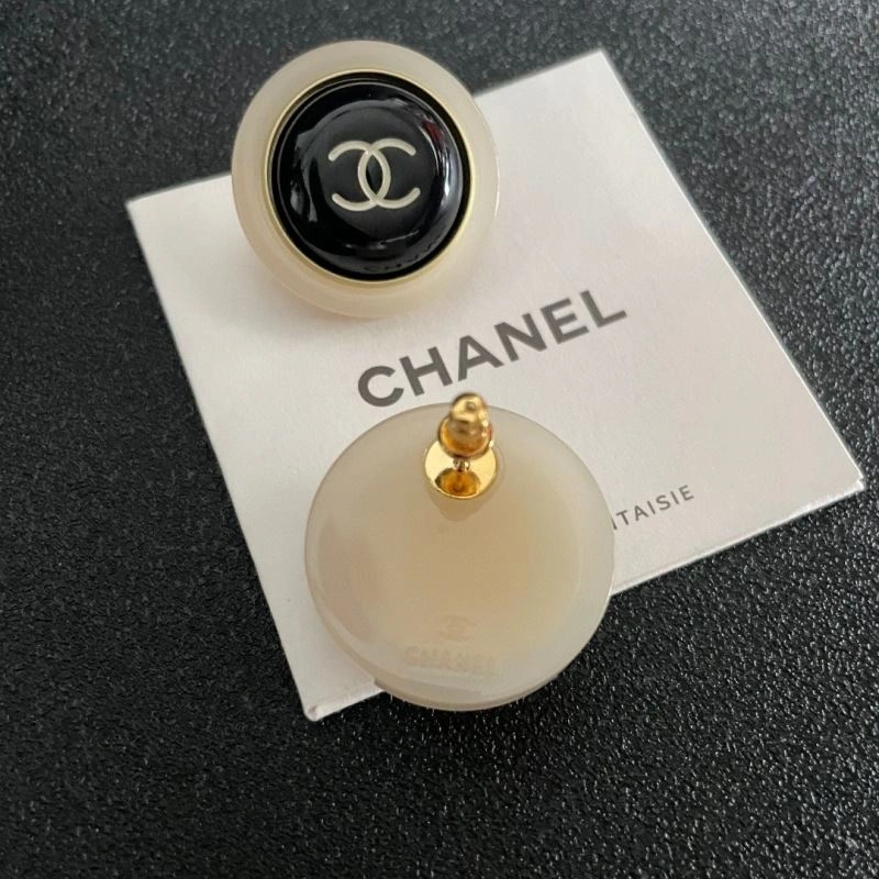 Unique Chanel Earrings 229034