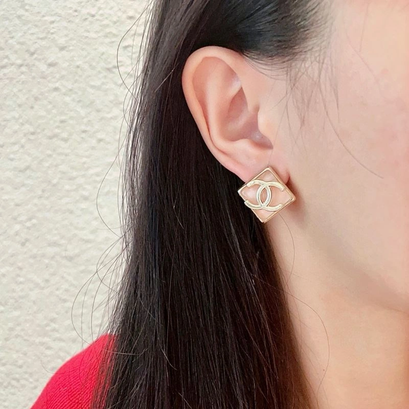 Durable Chanel Earrings 229031