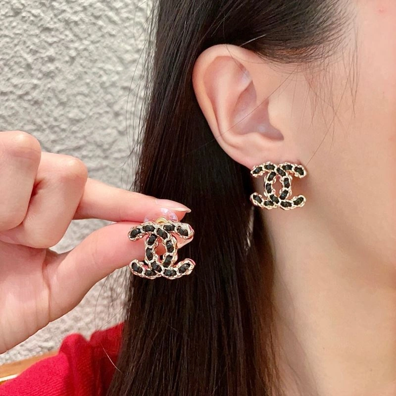 Chanel Earrings Versatile 229040