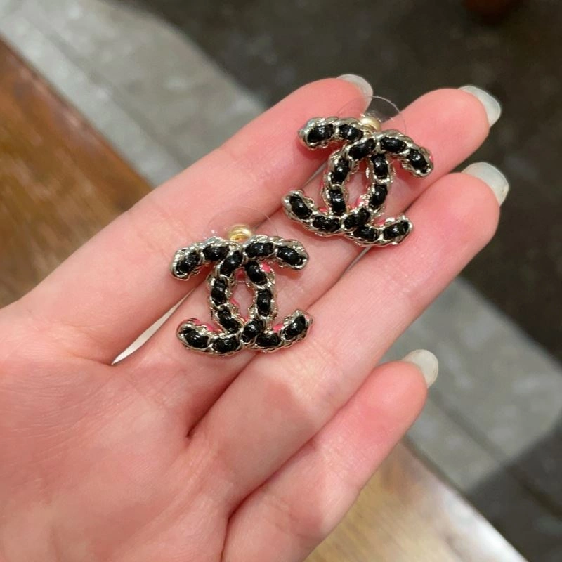 Chanel Earrings Versatile 229040