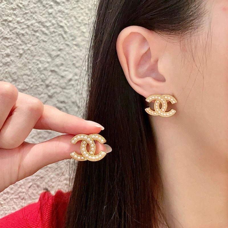Compact Chanel Earrings 229057