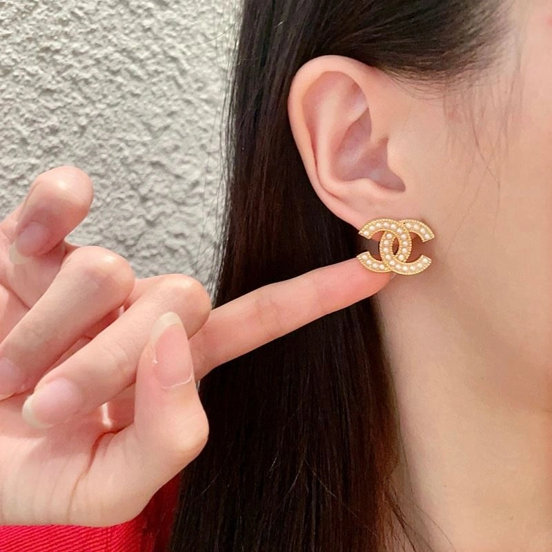 Compact Chanel Earrings 229057