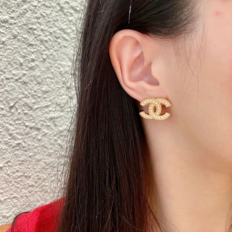 Compact Chanel Earrings 229057