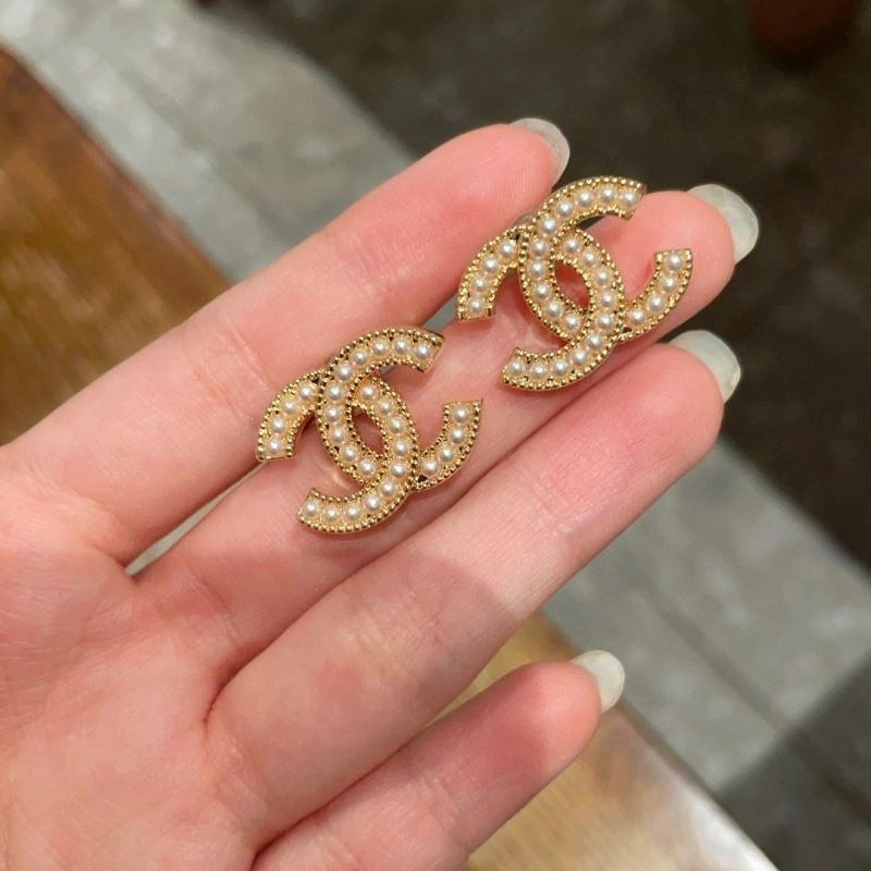 Compact Chanel Earrings 229057