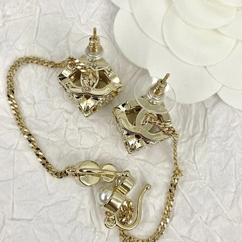Timeless Chanel Earrings 229013