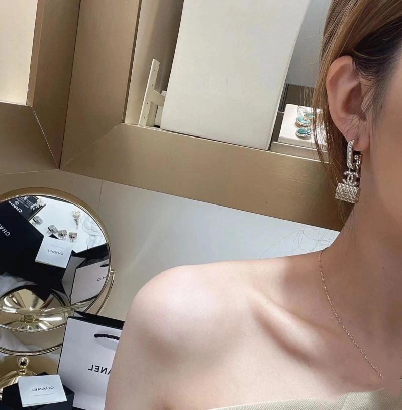 Tailored Chanel Earrings 228983