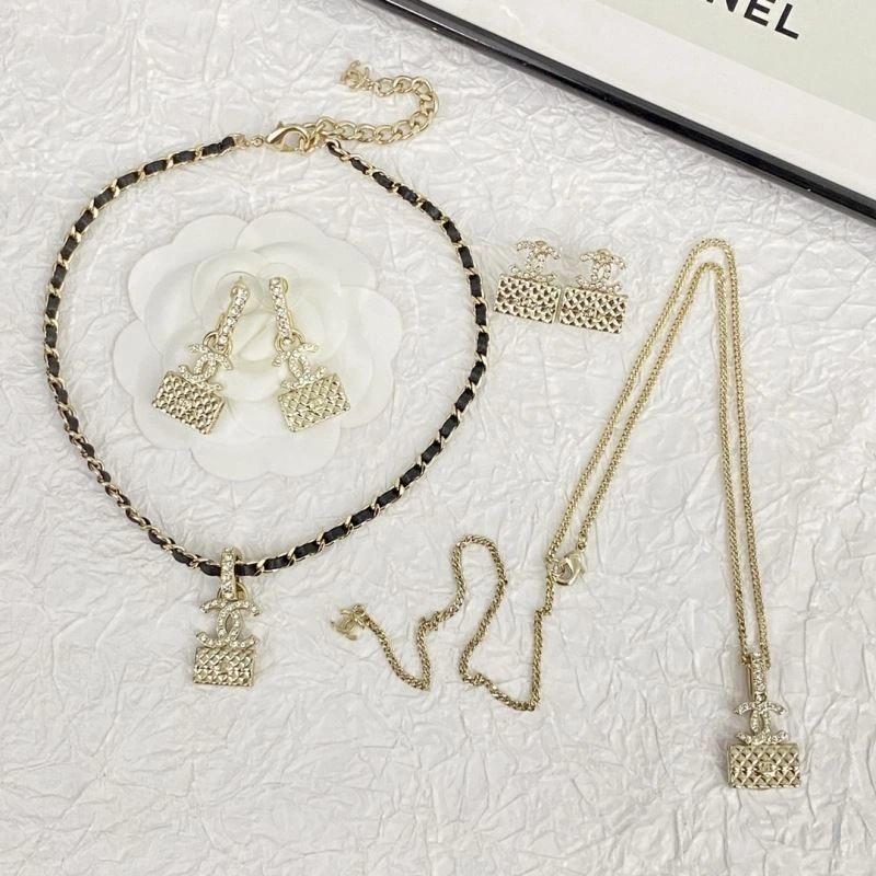 Tailored Chanel Earrings 228983