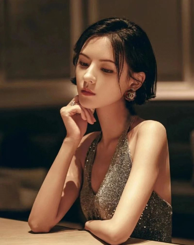 Unique Chanel Earrings 228944