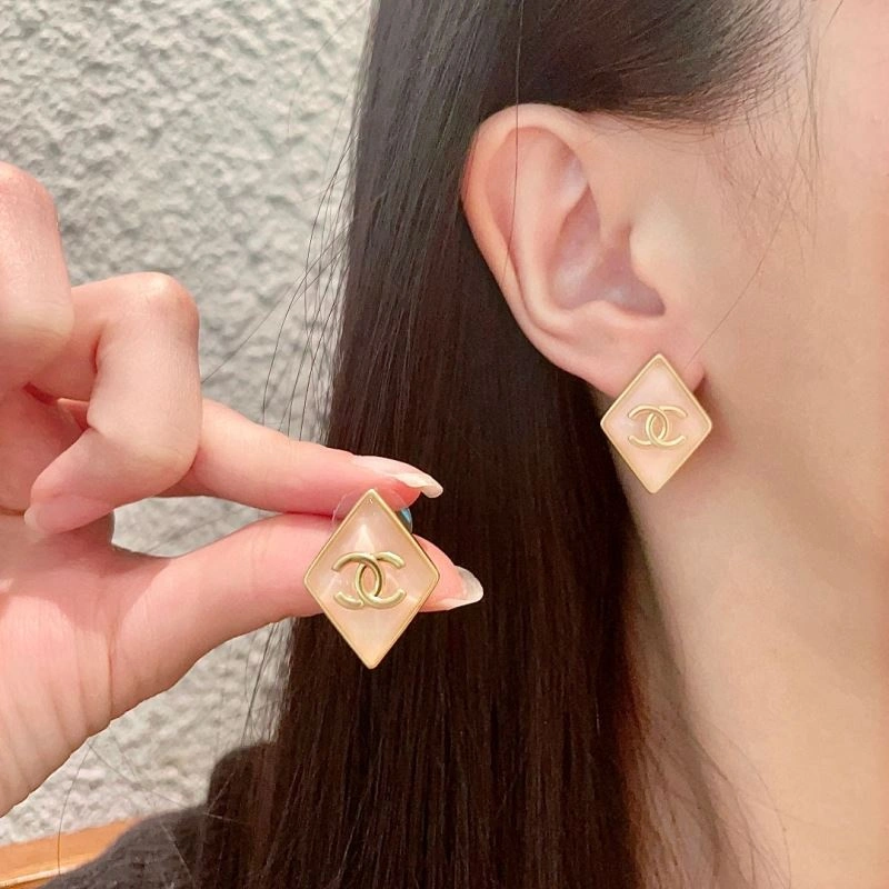 Chanel Earrings Versatile 228951