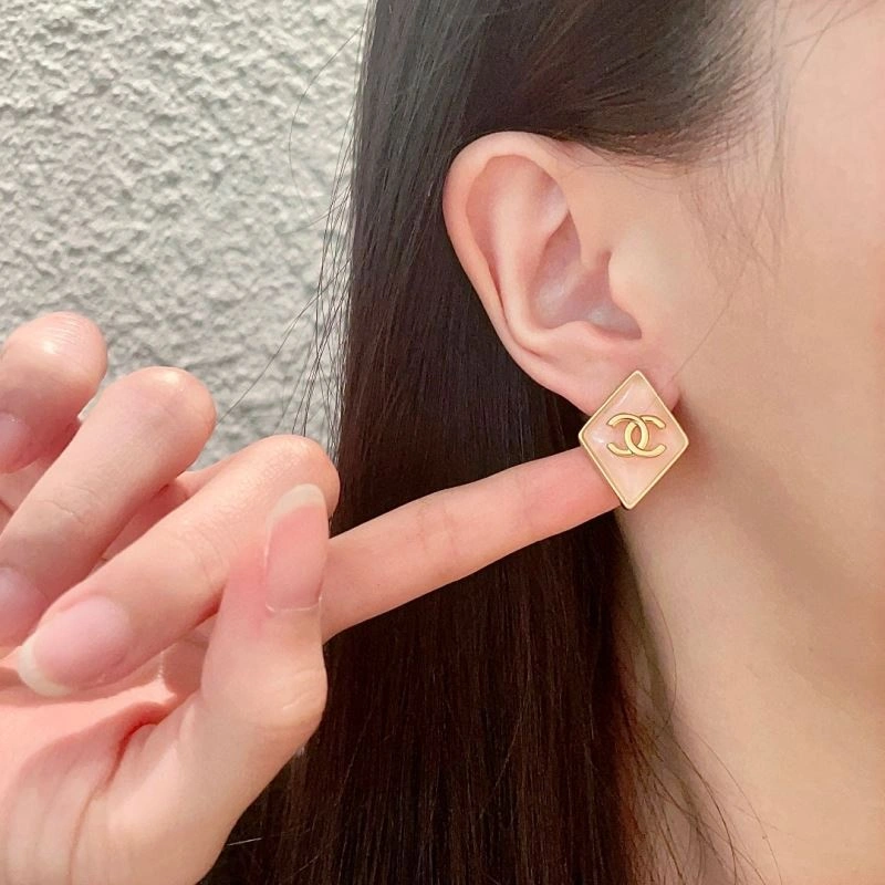 Chanel Earrings Versatile 228951