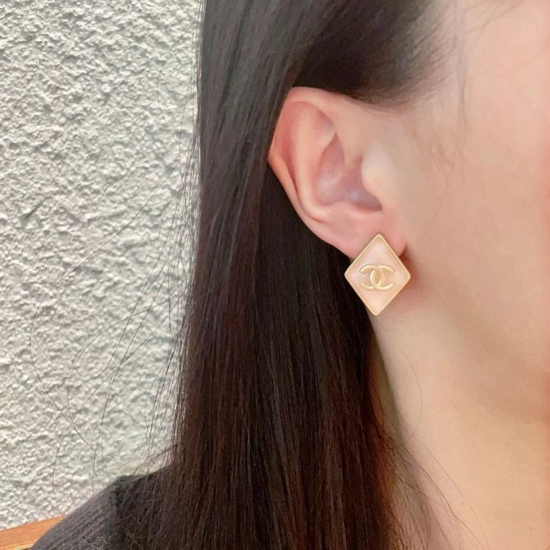 Chanel Earrings Versatile 228951