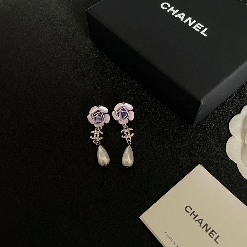 EyeCatching Chanel Earrings 228948