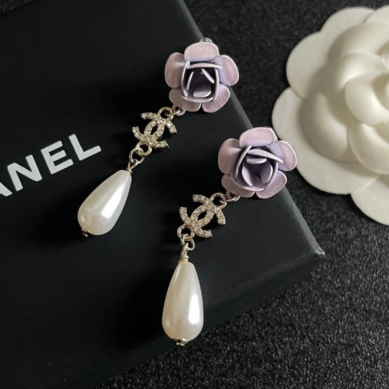 EyeCatching Chanel Earrings 228948