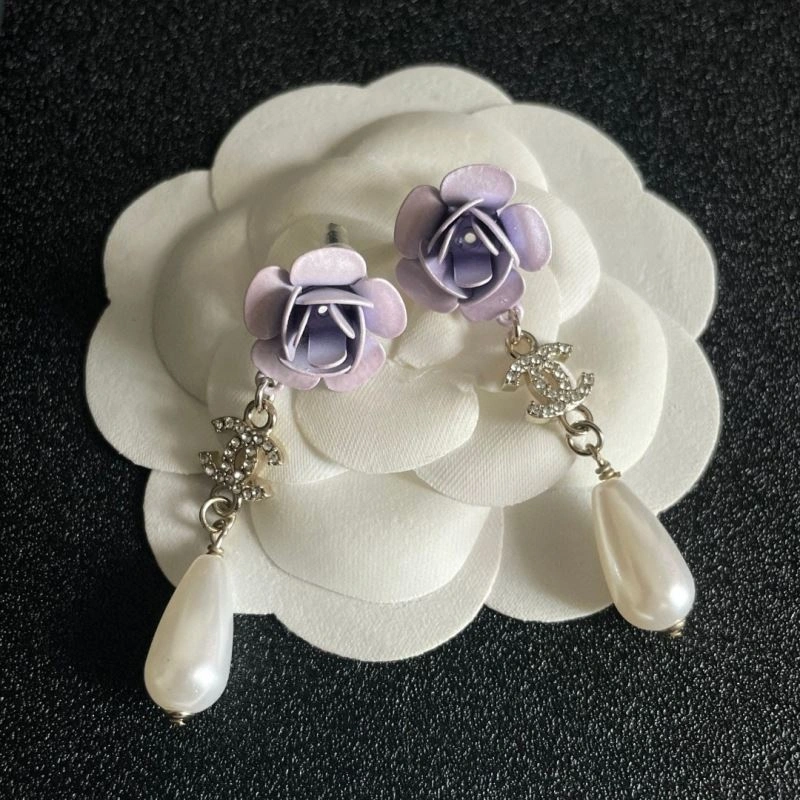 EyeCatching Chanel Earrings 228948
