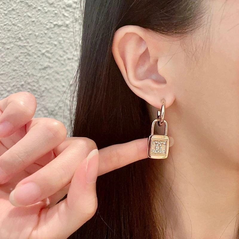 Popular Chanel Earrings 228928