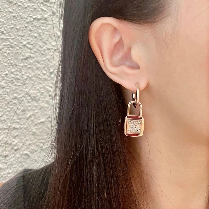 Popular Chanel Earrings 228928