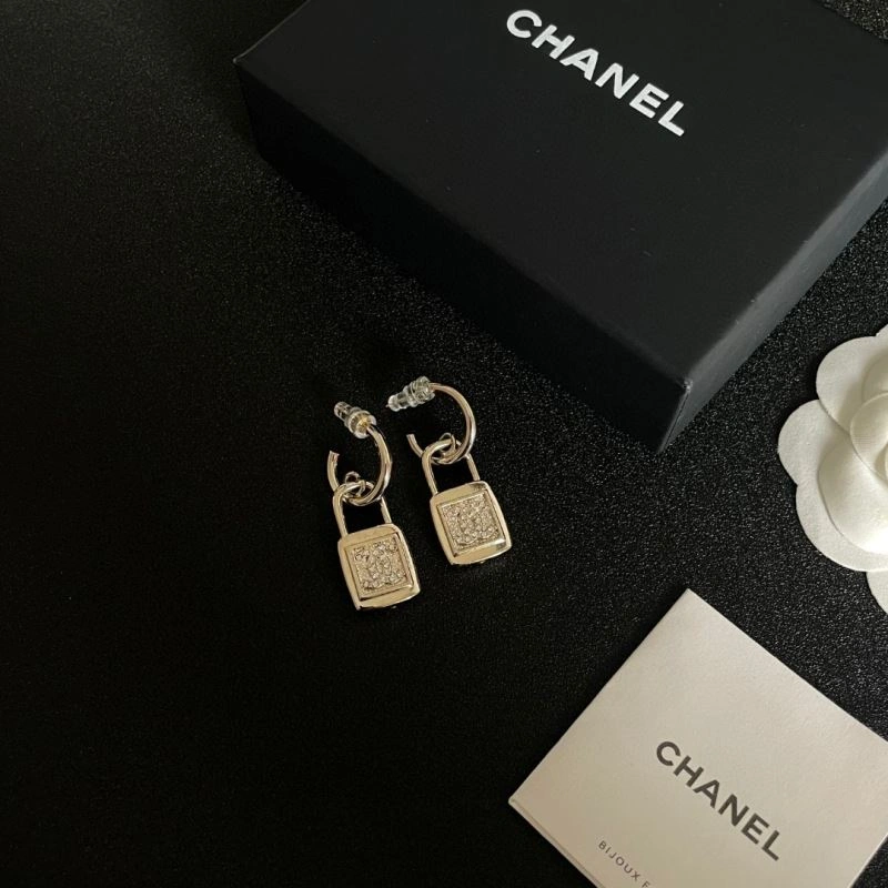 Popular Chanel Earrings 228928