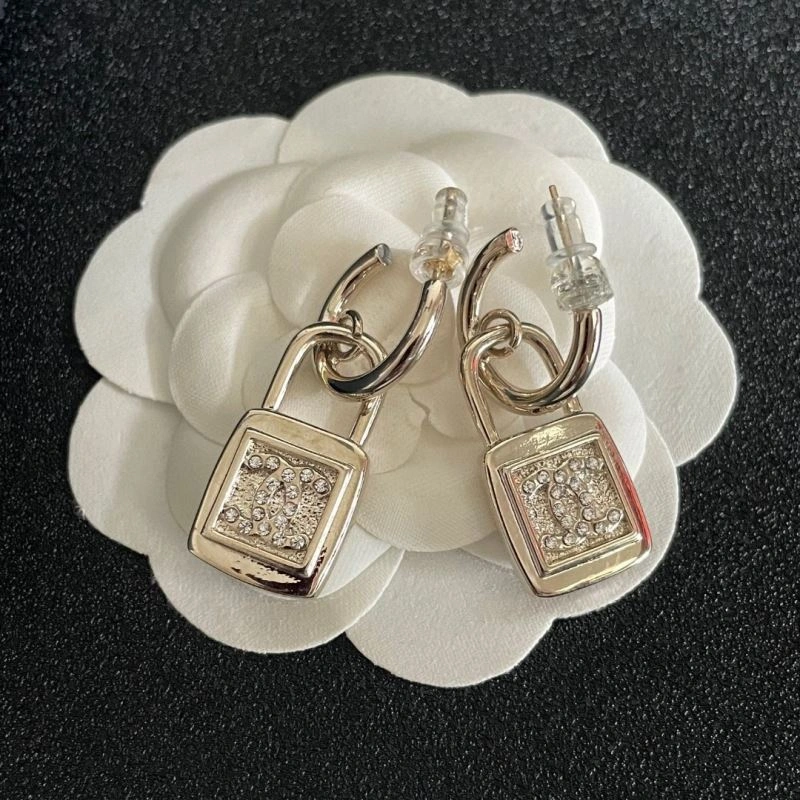 Popular Chanel Earrings 228928