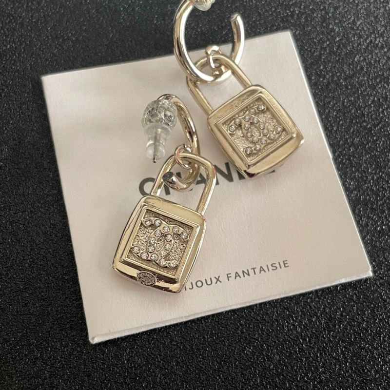 Popular Chanel Earrings 228928