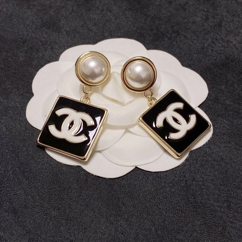 Chanel Earrings EyeCatching 228997