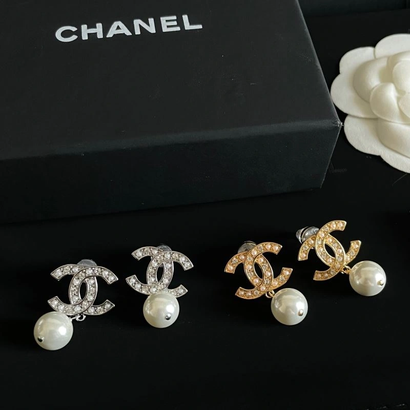 Comfortable Chanel Earrings 228926