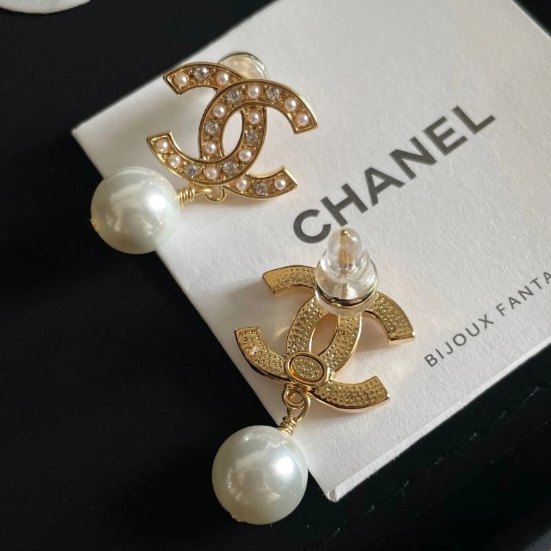 Comfortable Chanel Earrings 228926