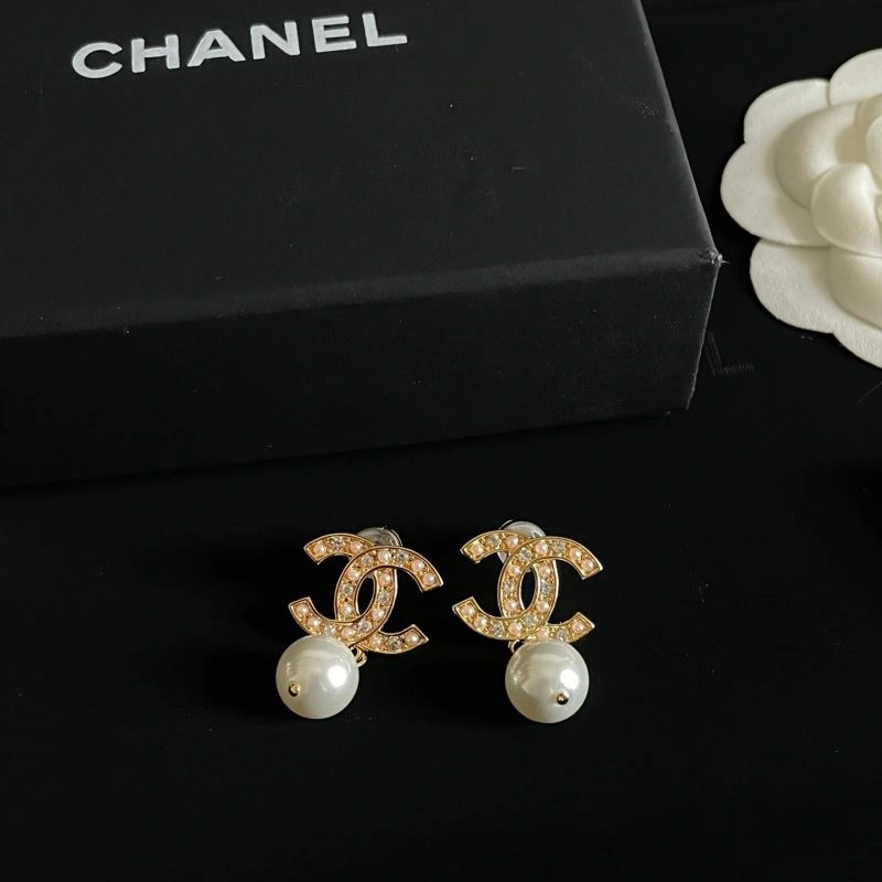 Comfortable Chanel Earrings 228926