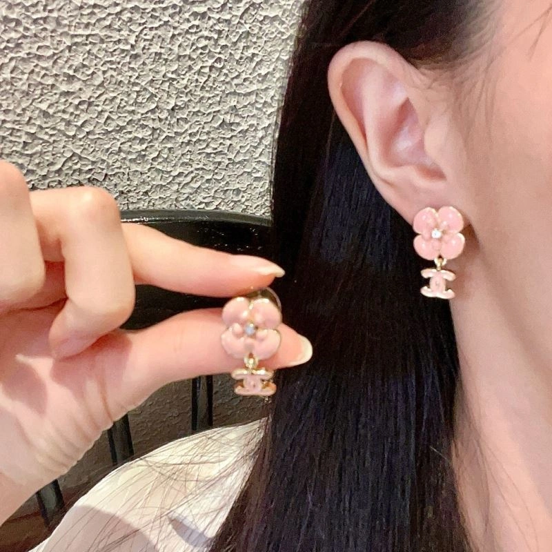 Sporty Chanel Earrings 228938