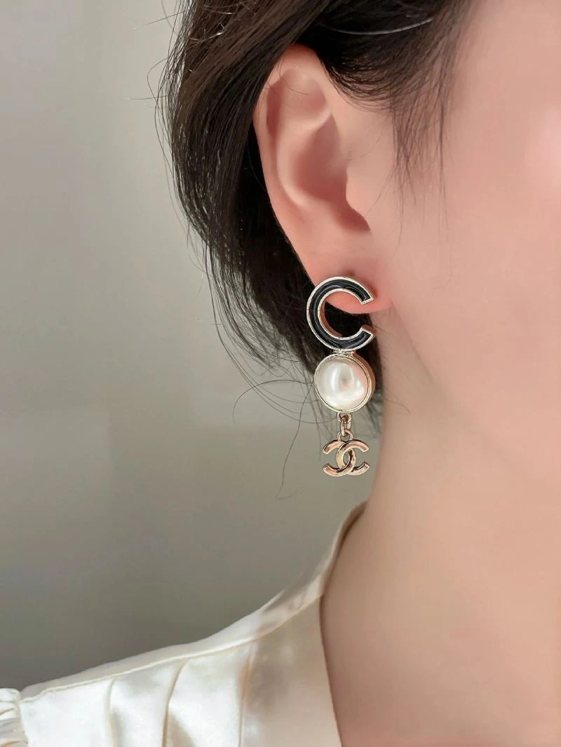 Affordable Chanel Earrings 228919