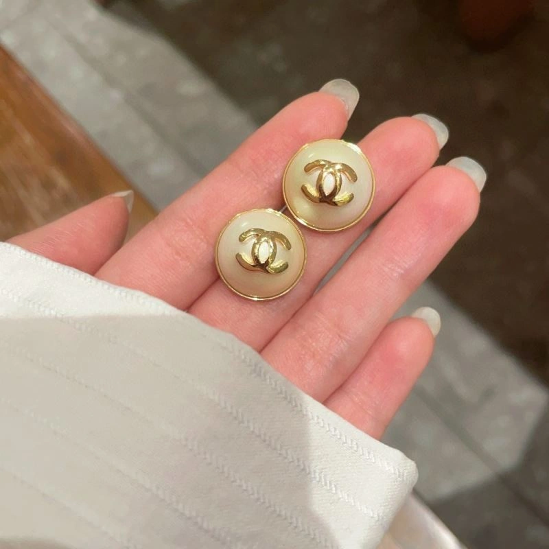 Lightweight Chanel Earrings 228916