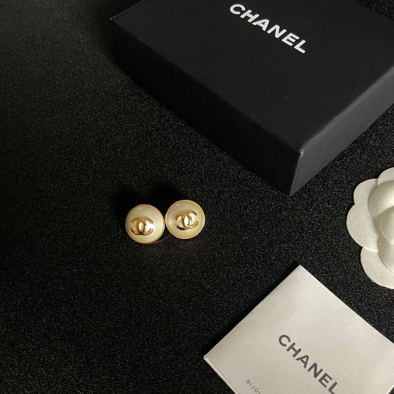 Lightweight Chanel Earrings 228916