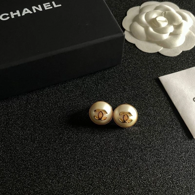 Lightweight Chanel Earrings 228916