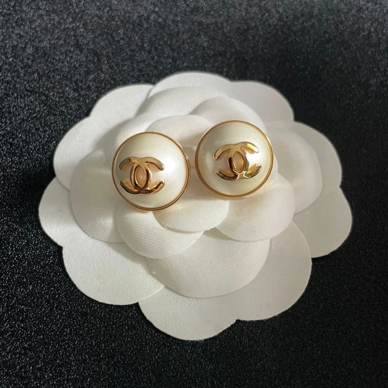 Lightweight Chanel Earrings 228916