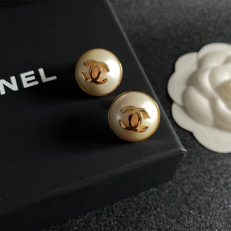 Lightweight Chanel Earrings 228916