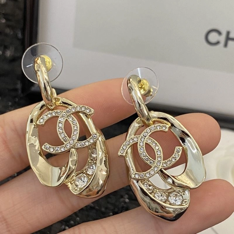 Lightweight Chanel Earrings 228870