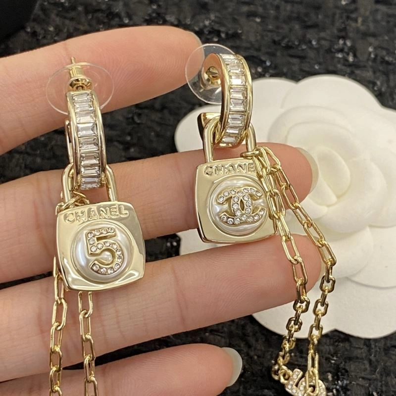 Chanel Earrings Comfortable 228861