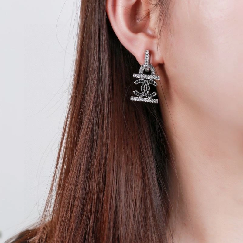 Chanel Earrings Breathable 228921