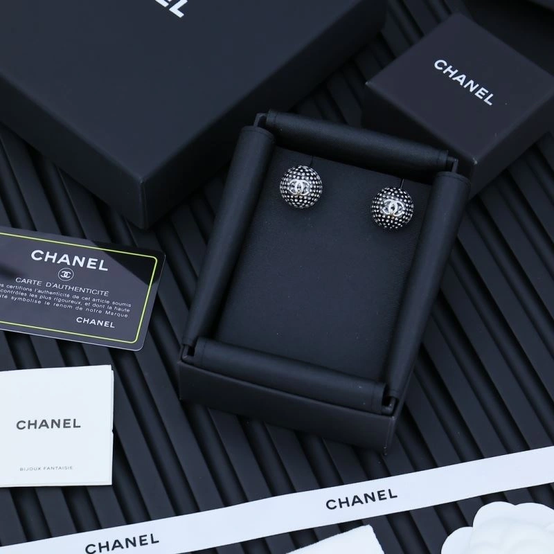 Casual Chanel Earrings 228858